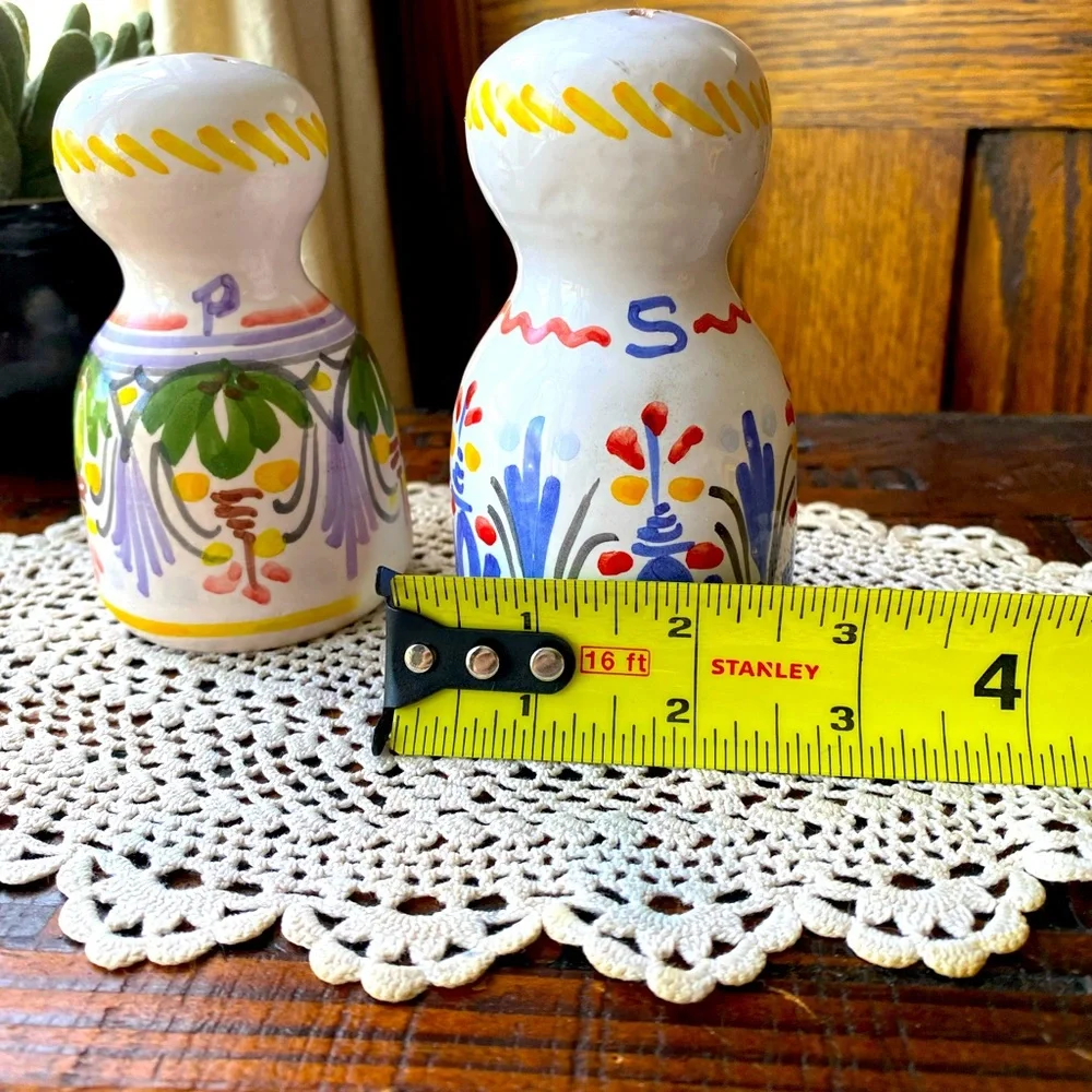 España Hand Painted Salt & Pepper Shakers Made in Spain NWT